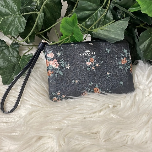Coach wristlet - Picture 1 of 4